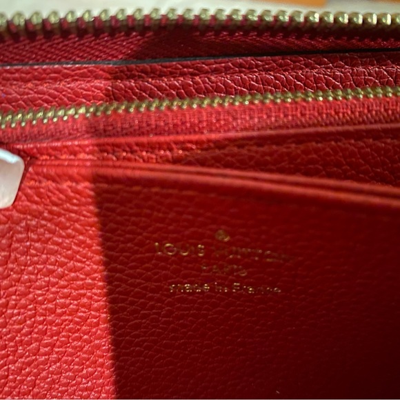 Red Louis Vuitton, zippy wallet - Picture 3 of 3